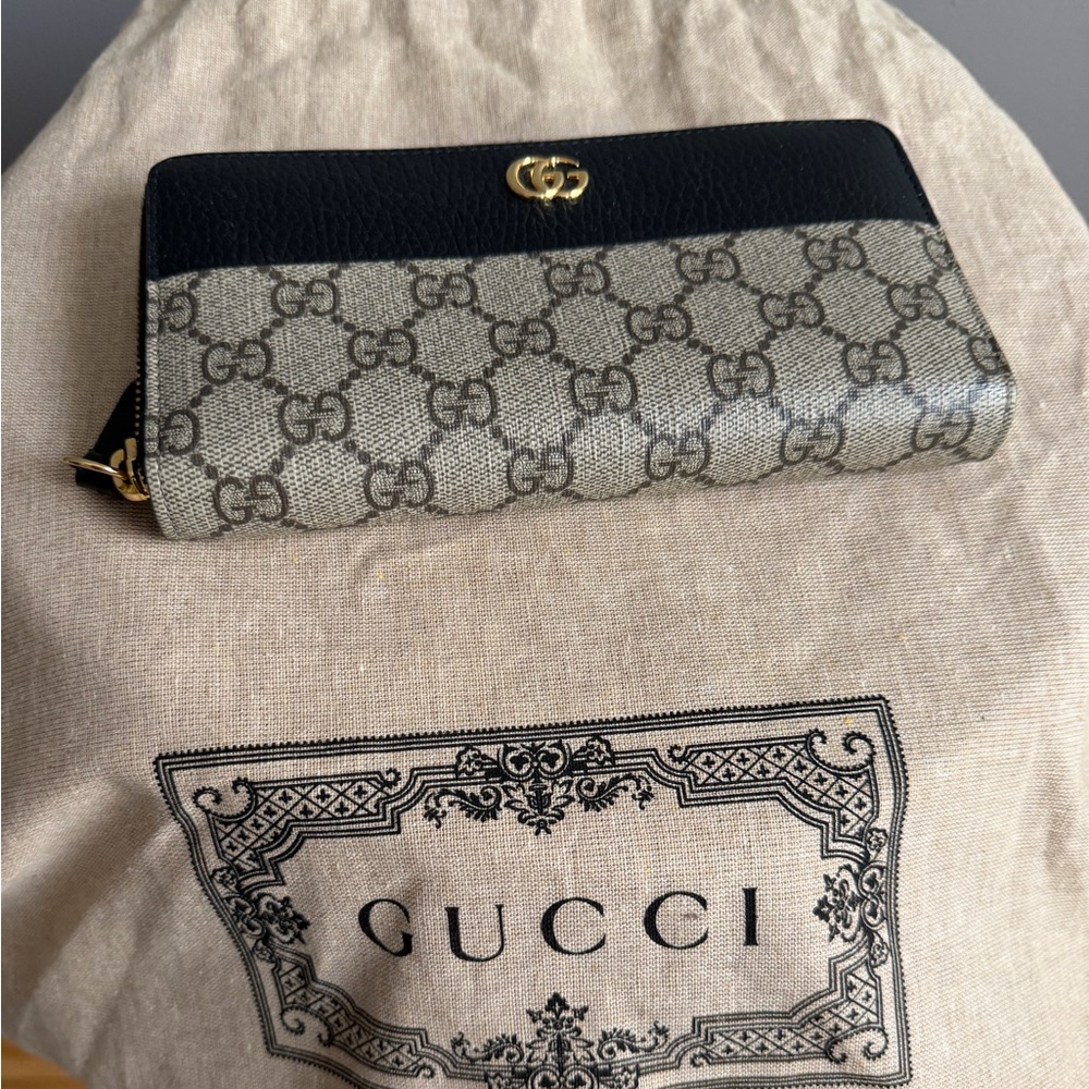 Gucci Black Leather Wallet